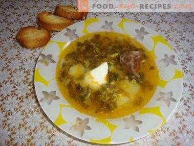 Borsch verde con acedera y huevo