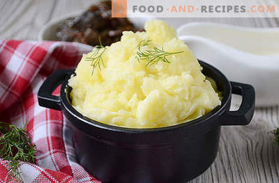 Готвење пире од компири со млеко со соодветна конзистенција