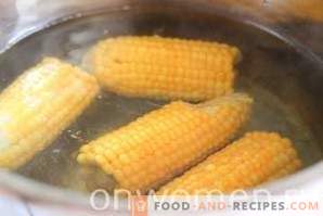 Како да се готви пченка на кората во тава
