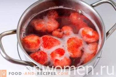 Кисел од замрзнати јагоди