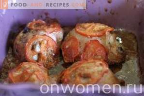 Пилешки бедра со домати во рерната