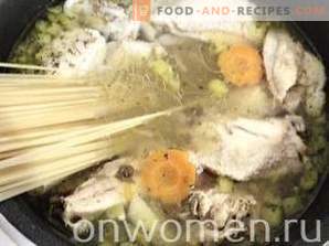 Пилешка супа со тестенини и компири