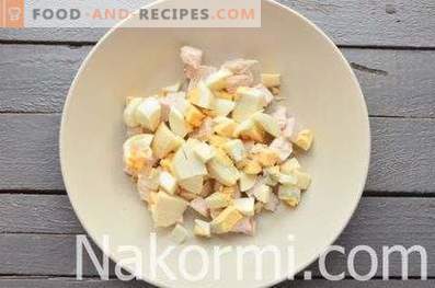 Дамски каприс салата со пилешко и ананас
