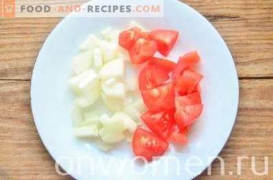 Champignonsaus met tomaten en olijven