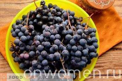 Компотирање на сино грозје за зима