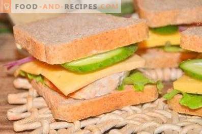 Сендвич со пилешко, сирење и зеленчук