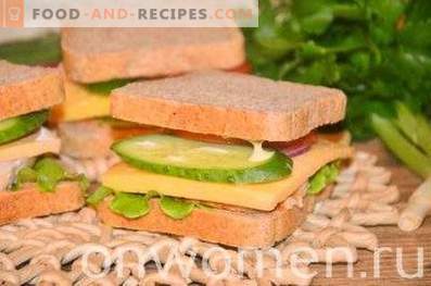 Сендвич со пилешко, сирење и зеленчук