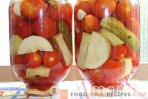 Избрани за зимата на краставици и домати и пиперки и тиквички