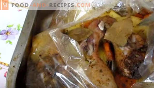 Пилешки нозе, печени со компири во рерна, под крцкава кора, во ракав, фолија, со сирење
