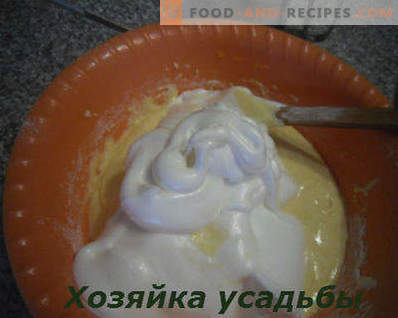 сунѓер торта, класичен рецепт со слика, 6 јајца, 4 јајца, со кисела павлака, во рерна, повеќеслојно